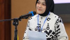 Potret Nurhikmah Peraih Juara 1 Baca Puisi Kategori Putri (Foto: Ist).