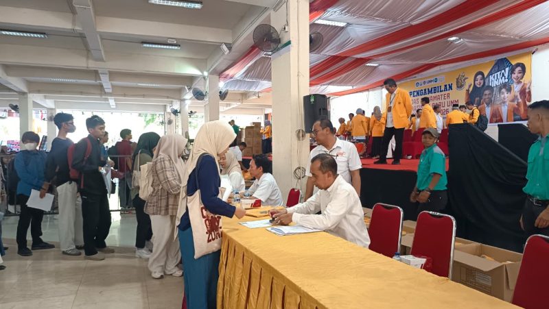 Foto Suasana Pembagian Jas Almamater Angkatan 2026, (Foto: Nur Hafizhah)