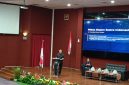 Potret Maman Suryaman Dosen PBSI UNY saat Sampaikan Sambutan pada Pekan Pujangga, (Foto : Nur Hafizhah)