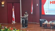 Potret Asri Ismail dalam Seminar Pekan Pujangga, (Foto: Febrianingsih Alsa Putri)