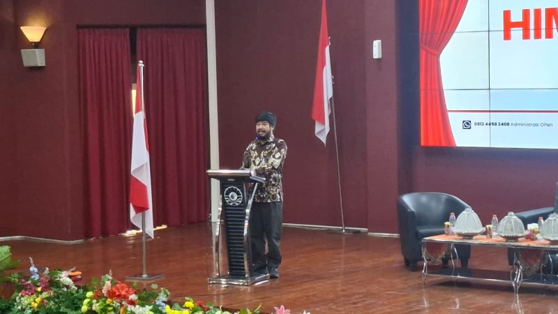 Potret Asri Ismail dalam Seminar Pekan Pujangga, (Foto: Febrianingsih Alsa Putri)
