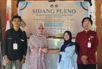 Foto Penyerahan Palu Sidang UKM LPM Penalaran di Rumah Adat Luwu, Benteng Somba Opu, (Foto: Ist.)