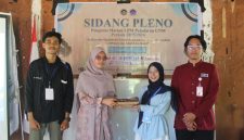 Foto Penyerahan Palu Sidang UKM LPM Penalaran di Rumah Adat Luwu, Benteng Somba Opu, (Foto: Ist.)