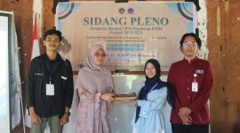 Foto Penyerahan Palu Sidang UKM LPM Penalaran di Rumah Adat Luwu, Benteng Somba Opu, (Foto: Ist.)
